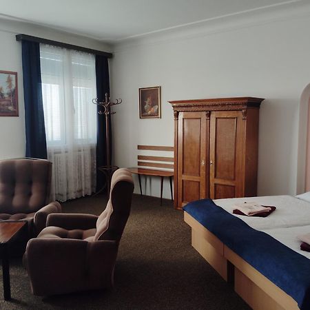 Hotel Lux Чеське Будєйовіце Екстер'єр фото