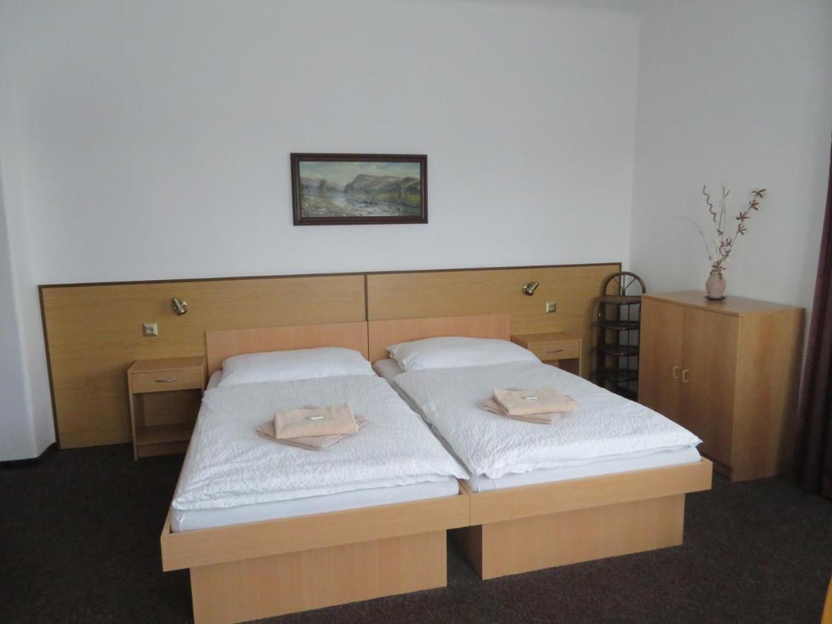 Hotel Lux Чеське Будєйовіце Екстер'єр фото