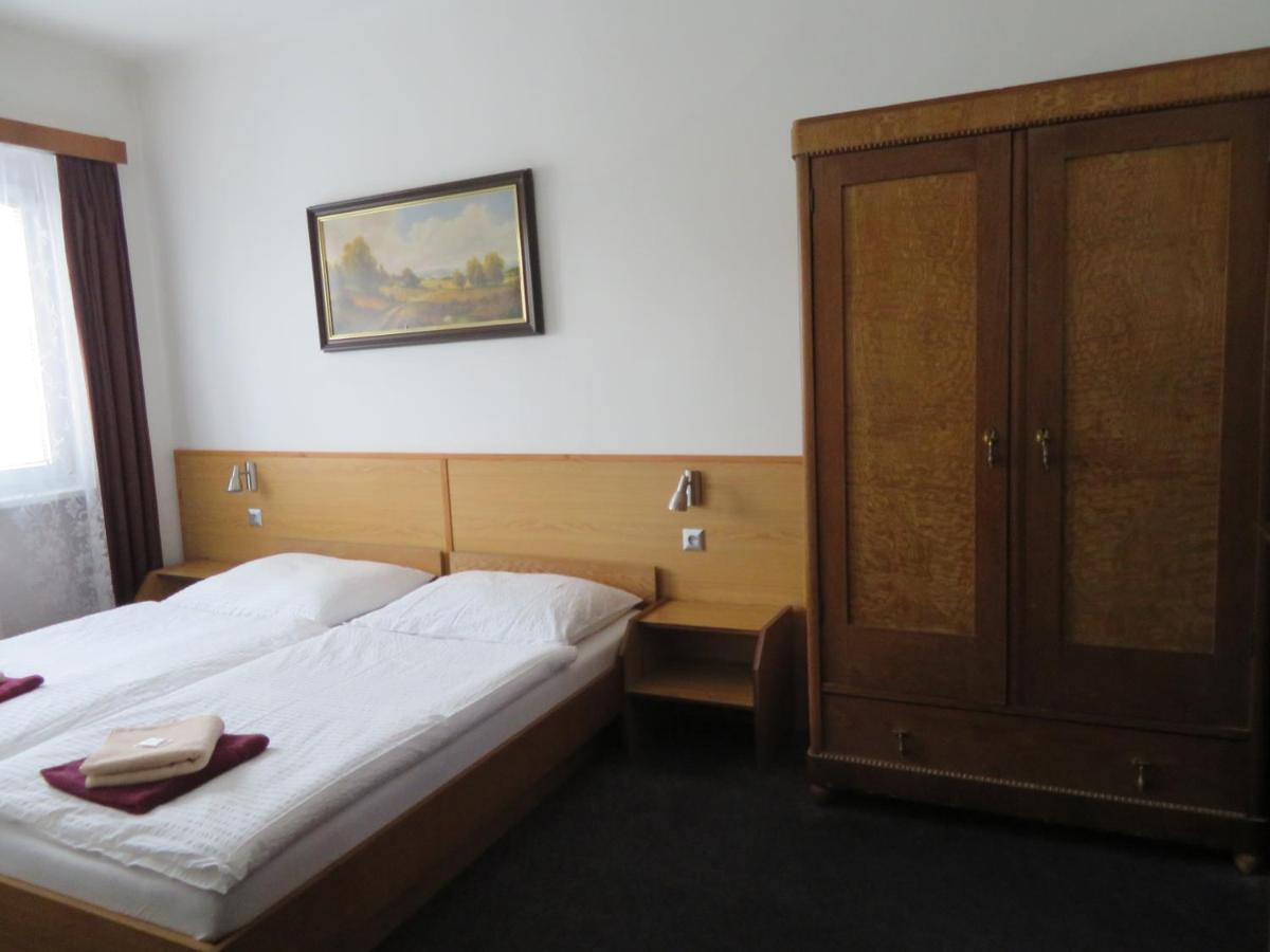 Hotel Lux Чеське Будєйовіце Екстер'єр фото